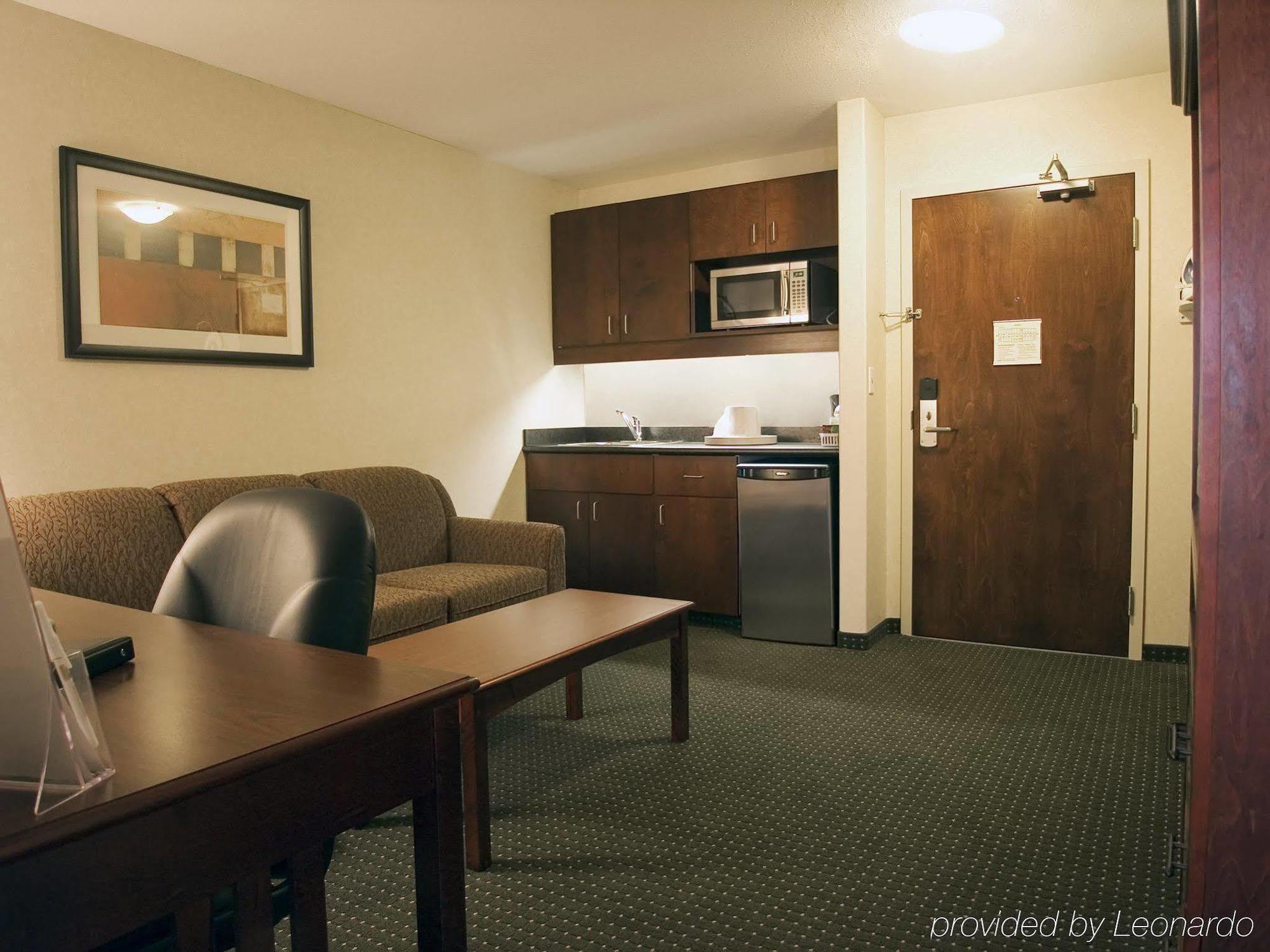Lakeview Inns & Suites - 슬레이브레이크 객실 사진
